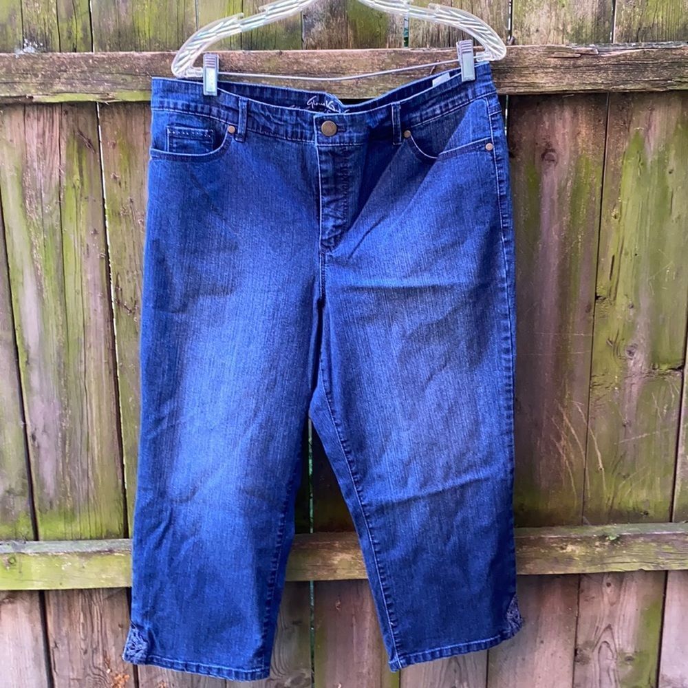 Gloria Vanderbilt denim capris sz. 14